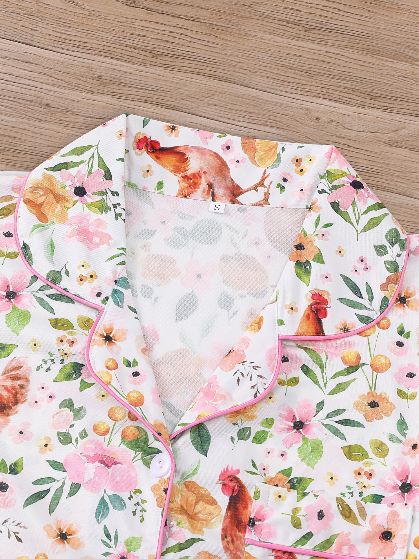 2pcs Colorful Country Style Rooster Print Women'S Pajama Set, Short Sleeve Shirt with Collar Button Soft Top and Loose Elastic Shorts, Beautiful and Fashionable Daily Wear, Holiday Pajama Party Costume, Casual Outdoor Home Comfortable Women'S Pajamas and