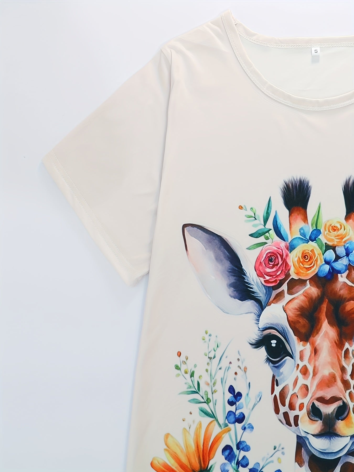 Round Neck Women'S Pajama Set, Pullover Short Sleeve Top and Loose Elastic Shorts and Pants, Comfortable Fabric, Suitable for All Seasons, Casual Adult Women'S Sleepwear Outfit with Floral Giraffe Print