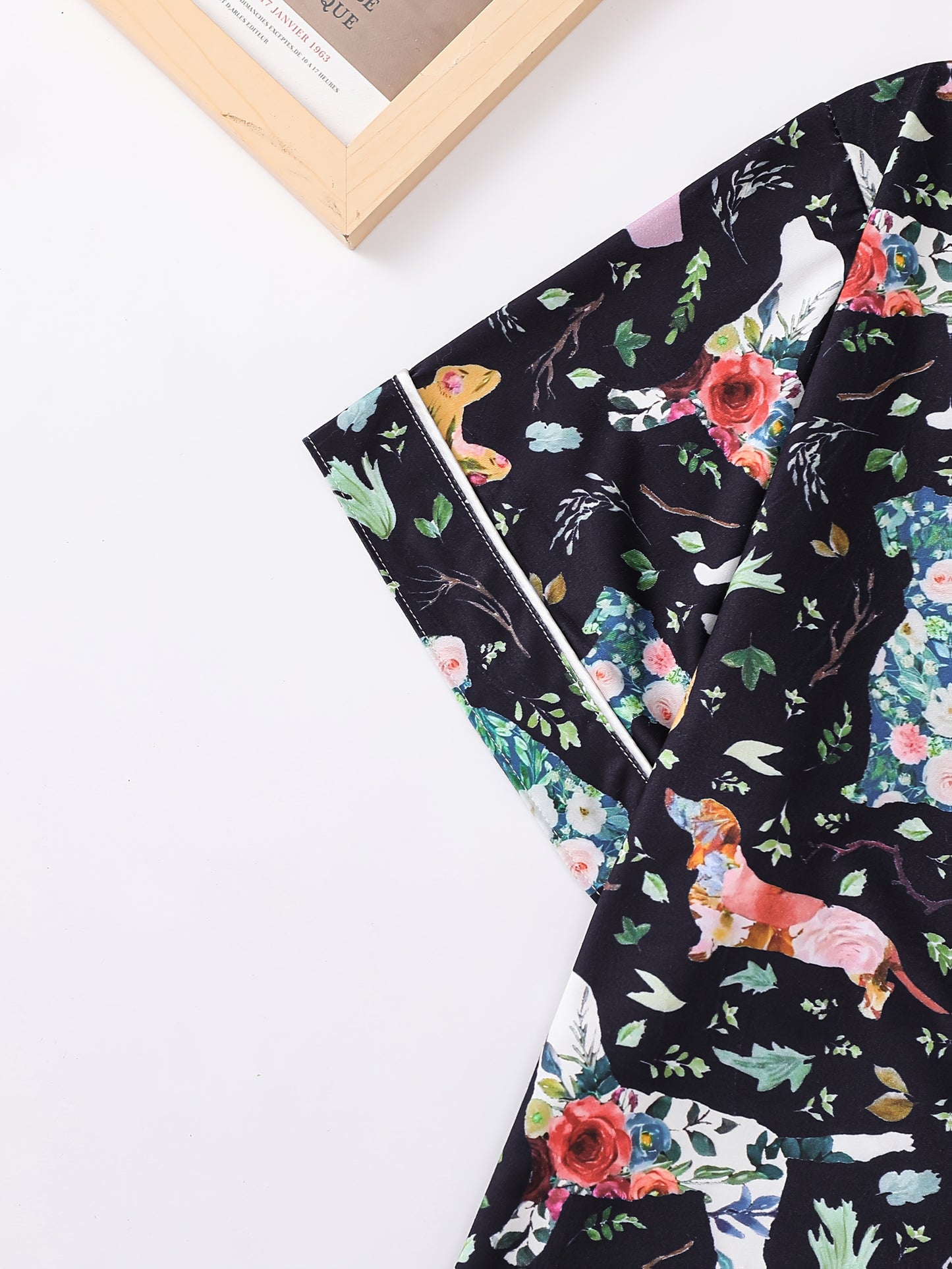 Women'S 2pcs Pajama Set, Cute Dog & Floral Print, Casual Jersey Knit Fabric, Short Sleeve with Lapel Collar, Elastic Loose Shorts, All-Season Comfort, Animal Pattern, 95% Polyester 5% Elastane, 150g/m²