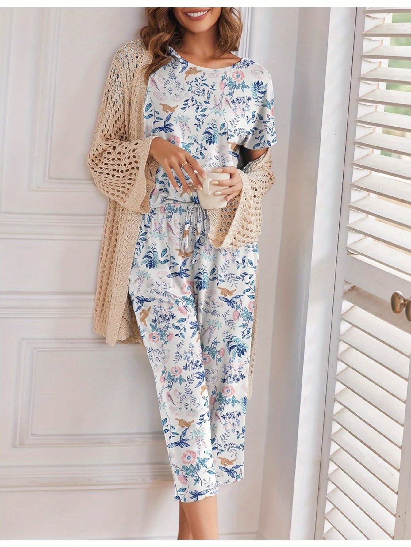 2pcs Women's Floral Print Pajama Set - Soft Breathable Pajamas with Round Neck Short Sleeve Nightgown & Loose Capri Pants, Elastic Waist & Leg Opening, Machine Washable Spring Summer Fall Sleepwear, Casual Lounge Set in Blue Pink Green White Brown Beige,