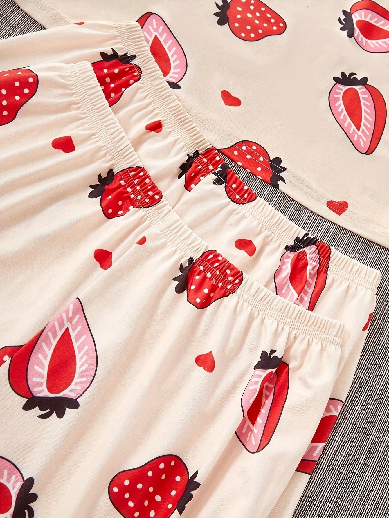Ladies' three-piece strawberry-patterned pajamas set