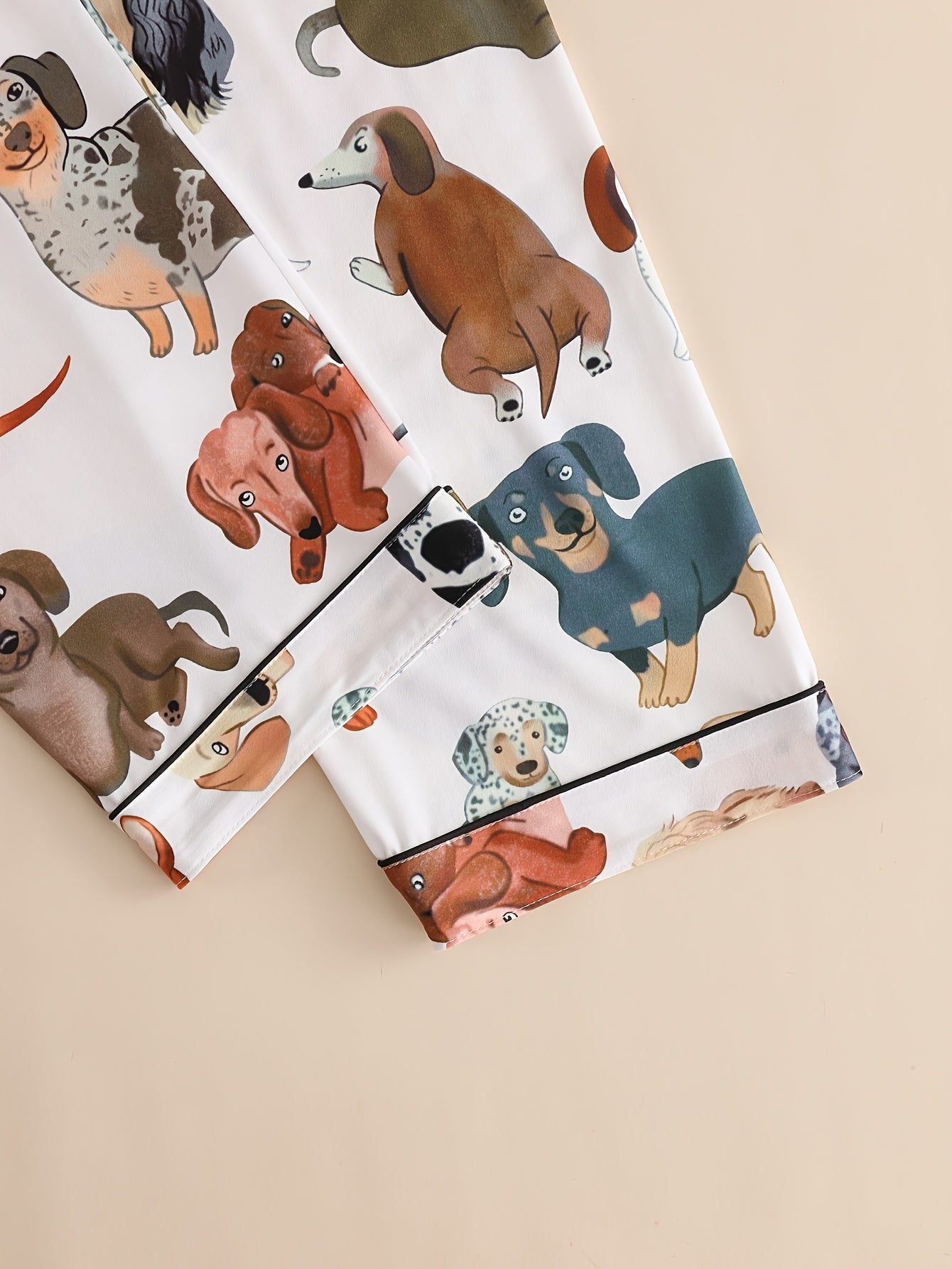 2pcs animal print Women's pajamas, with a long-sleeved top with a turned-up collar and buttons and comfortable trousers, elegant Women's pajamas suitable for all seasons